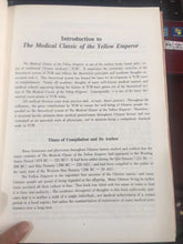 Load image into Gallery viewer, The Medical Classic of Yellow Emperor.Traditional Chinese Medicine to student &amp;doctor. knowledge is priceless English Paper Book
